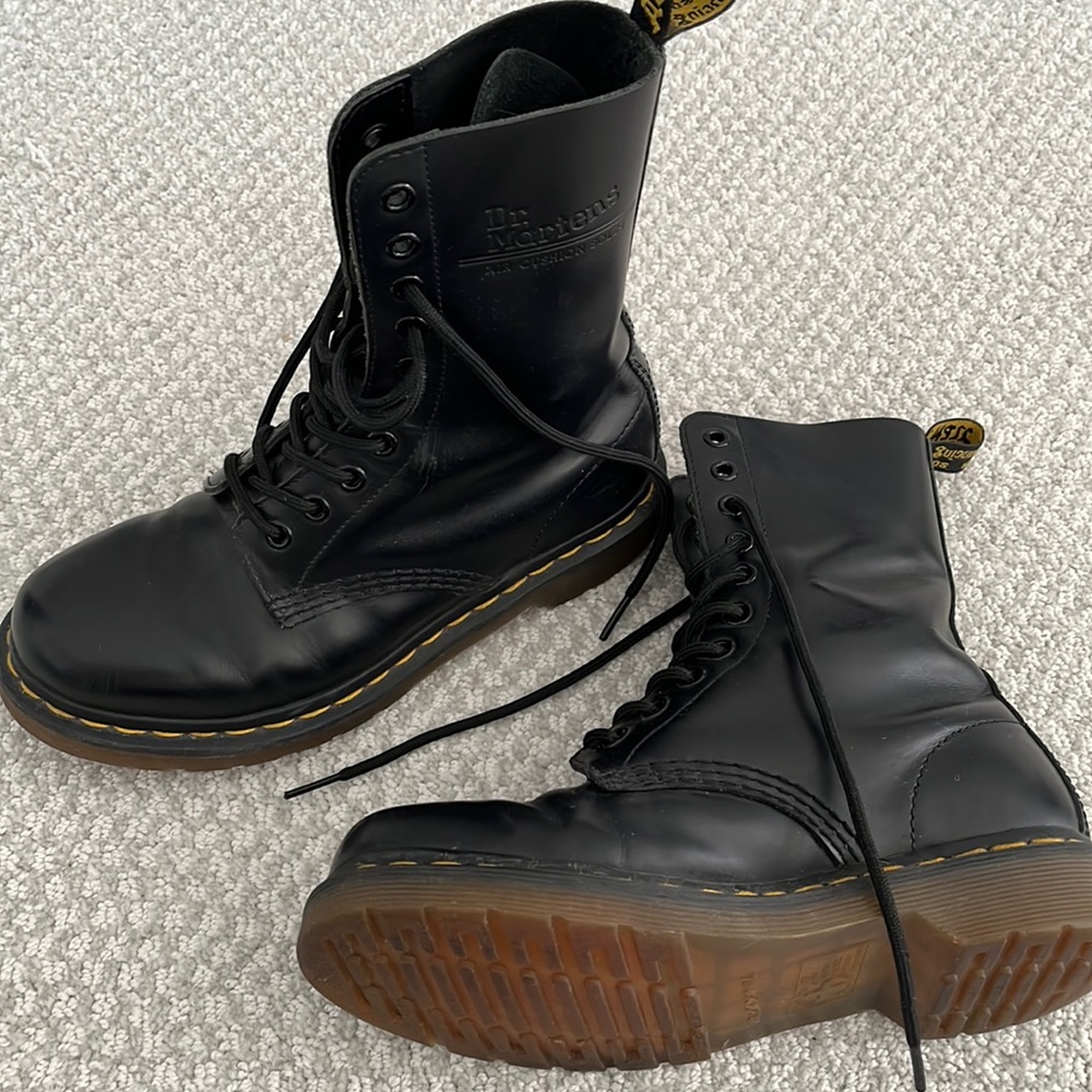 Doc Marten 1460 Smooth Leather Lace Up Boots